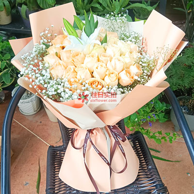 黔南33朵香槟玫瑰百合，心里永远是你