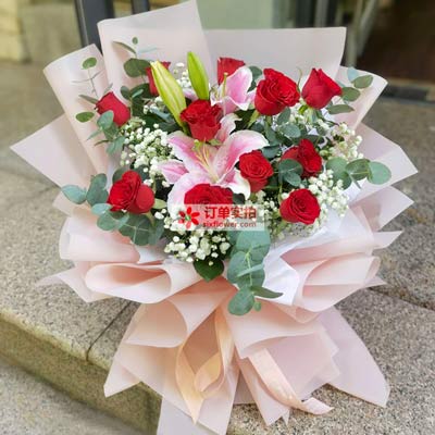 黔南11朵红玫瑰百合，全世界里只有一个你